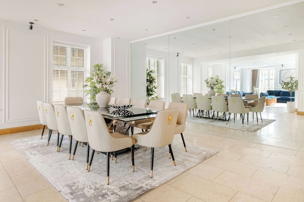 Dining - LUX 4BR 3BA in the ♥️ of Mayfair on Park Lane ❄️ Air Conditioning | Sleeps 12 (Greater London)