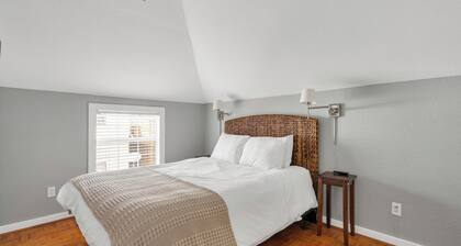 University Park Gem within walking distance to SMU, Stadium & Snider Plaza!
