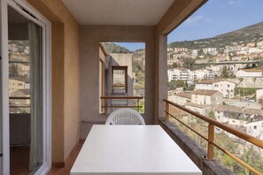 Outdoor dining - Bright apartment for 4 people, with a balcony (Grasse)