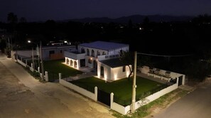 Exterior - Deluxe Suite in Seafront Luxury Villa (Quartu Sant'Elena)