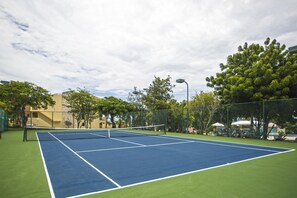 Sports court - 2-story Beachfront Unit in Simpson Bay, St. Maarten! Step right onto the beach! (Philipsburg)