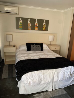 1 bedroom, iron/ironing board, WiFi, bed sheets - 1 bedroom apartment, Las Condes, 1 block from subway station (Las Condes)
