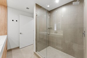 Hair dryer, towels - Miami 1BR Getaway for 4 Guests at The Crosby (Miami)
