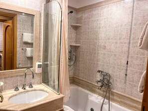 Apartment | Bathroom - Elite Residence Near Rome and Tivoli (Rome)