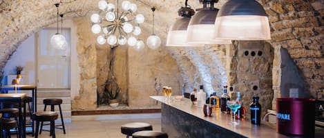 Deluxe Double Room | Bar (on property)