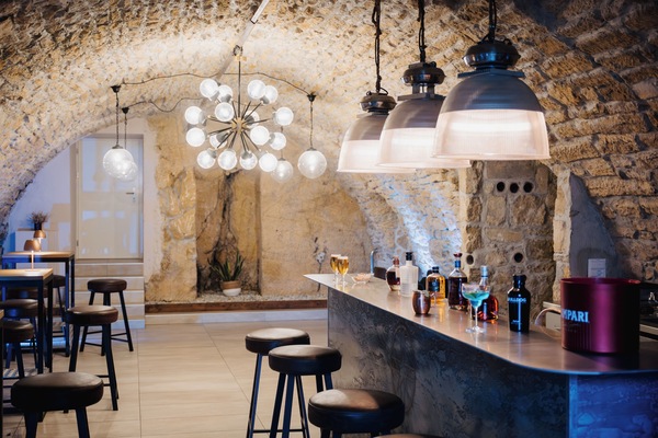 Deluxe Double Room | Bar (on property)