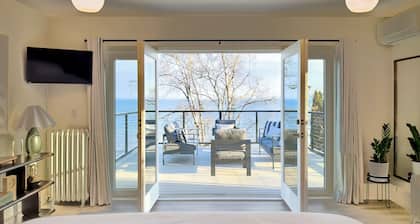 The Jenswold House on Lake Superior with Panoramic Views and Lake Access