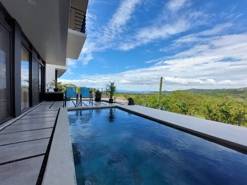 Oceanview Modern Guest House With Pool