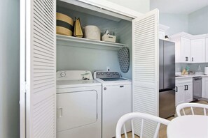Interior - Sojourn Dog Friendly Modern 2BD with Bikes (Kill Devil Hills)