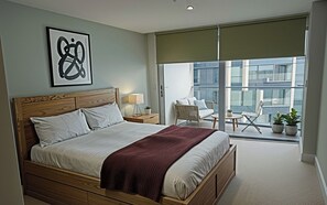 Iron/ironing board, WiFi, bed sheets - The Vista - o2 Greenwich London 2 Bed Flat (London)
