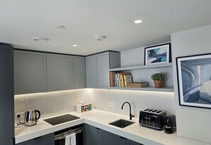 Private kitchen - The Vista - o2 Greenwich London 2 Bed Flat (London)