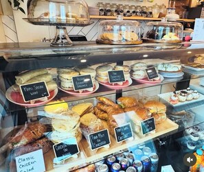 Dining - Heaven Inn Devon- Heritage Suite (Fredericton)