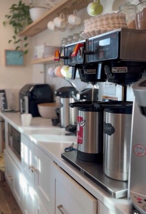 Private kitchen - Heaven Inn Devon- Heritage Suite (Fredericton)