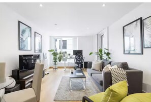 Living area - Designer Shoreditch Apartment – 2 Bedrooms (London)