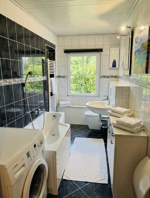 Shower, hair dryer - Huus am Strandweg – Ihr gemütliches Feriendomizil am Wasser in Canow (Wustrow)
