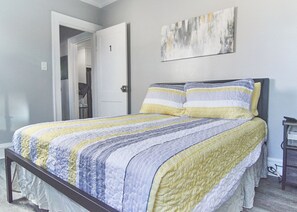 Room - Fully Furnished 4 bedrooms All Utilities & WiFi included. (Irvington)