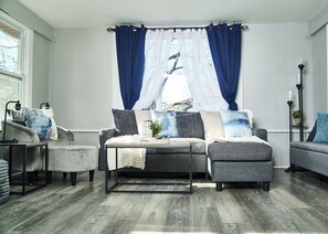 Living area - Fully Furnished 4 bedrooms All Utilities & WiFi included. (Irvington)