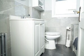 Bathroom - Fully Furnished 4 bedrooms All Utilities & WiFi included. (Irvington)