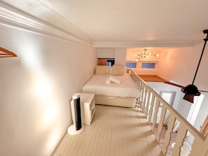 Iron/ironing board, WiFi, bed sheets - Stay in the heart of Madrid-Sol Apt A (Madrid Centro)