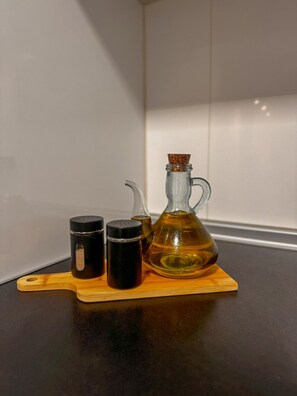Hair dryer, towels, soap, toilet paper - Stay in the heart of Madrid-Sol Apt A (Madrid Centro)