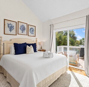 5 bedrooms, iron/ironing board, free WiFi, bed sheets - New Listing! 1 Block to Beach! 806 Carolina (Isle of Palms)