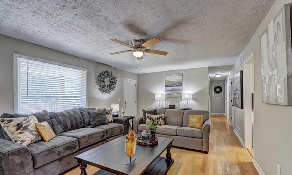 Living area - Chop House - King Bed, Smart TVs & Backyard Fun! (Douglasville)