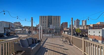 Rooftop Deck Chinatown Getaway w/Shared Gamroom