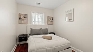 Iron/ironing board, WiFi, bed sheets