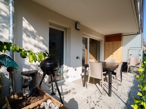 Outdoor dining - T2 with terrace, secure parking - Ideal for curists - Near thermal baths and center (Aix-les-Bains)