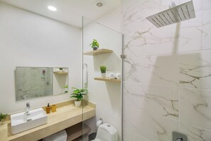 Studio (1501) | Bathroom | Soap, shampoo, toilet paper - Delventto By Host Pro (Santa Marta)