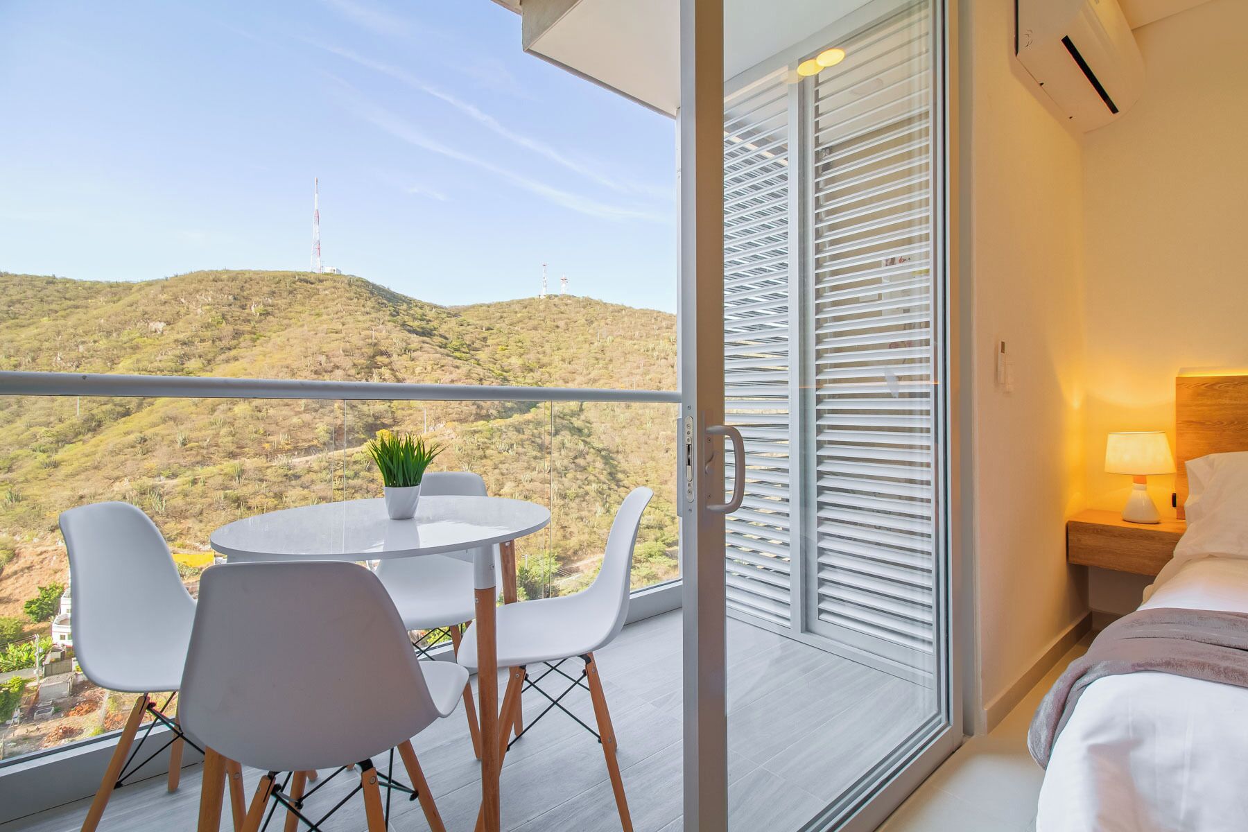 Estudio clásico, balcón, vista a la montaña | Restaurantes