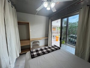 1 bedroom, free WiFi, bed sheets - Montezuma Jungle Room with Shared Bath, A/C and fast WiFi (Montezuma)