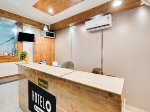 Hus | Reception