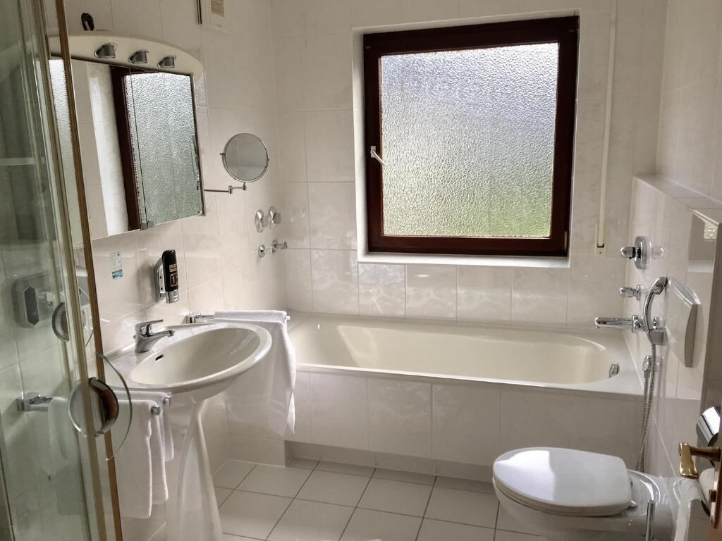 Family Room | Bathroom