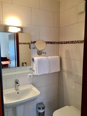 Appartement, balcon, vue sur le jardin | Salle de bain