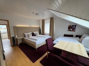 Family Room | Free WiFi - Haus Mechthild  (Sindelfingen)
