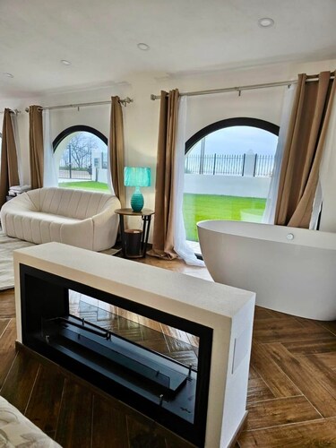 Executive Suite in Seafront Luxury Villa