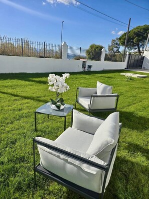 Property grounds - Executive Suite in Seafront Luxury Villa (Quartu Sant'Elena)