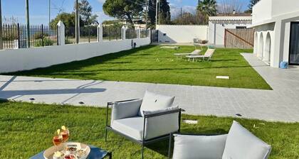 Executive Suite in Seafront Luxury Villa