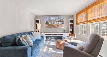 Riva House, 2-Min Walk to Beach, Screened Porch + Fire Pit