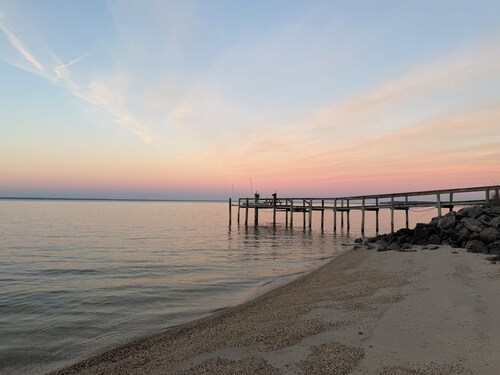 Riva House, 2-Min Walk to Beach, Screened Porch + Fire Pit