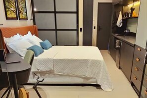 1 slaapkamer, een strijkplank/strijkijzer, wifi, beddengoed