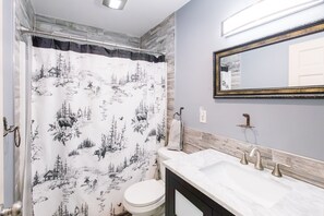 Hair dryer, towels, soap, shampoo - The Western Star | Industrial Loft Retreat (Bozeman)