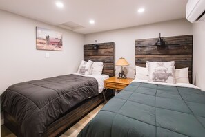Desk, iron/ironing board, WiFi, bed sheets - The Western Star | Industrial Loft Retreat (Bozeman)