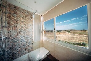Free toiletries, hair dryer, towels, shampoo - Rapture Gozo Guesthouse (Xewkija)