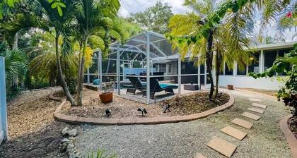 Secluded Haven, Sleeps 6, heated pool, 2 dogs ok