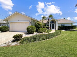 Exterior - Sleeps 6, full refund*, heated pool (Rotonda west)