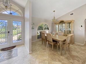 Dining - Sleeps 6, full refund*, heated pool (Rotonda west)