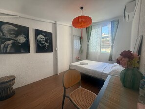 Suite Studio Deluxe | Bureau, espace de travail pour ordinateur portable, Wi-Fi gratuit