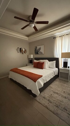 Iron/ironing board, WiFi, bed sheets - Blue Haven 3BD/2BA King Bed Family Stay, NearUTRGV (Edinburg)